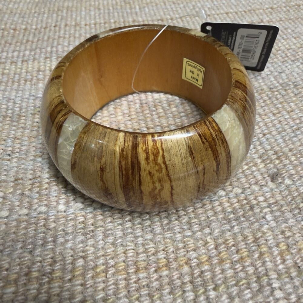 Mauna Kai Handcrafted Bangle Bracelet Made in Philippines Resin Shell Wood NWT
